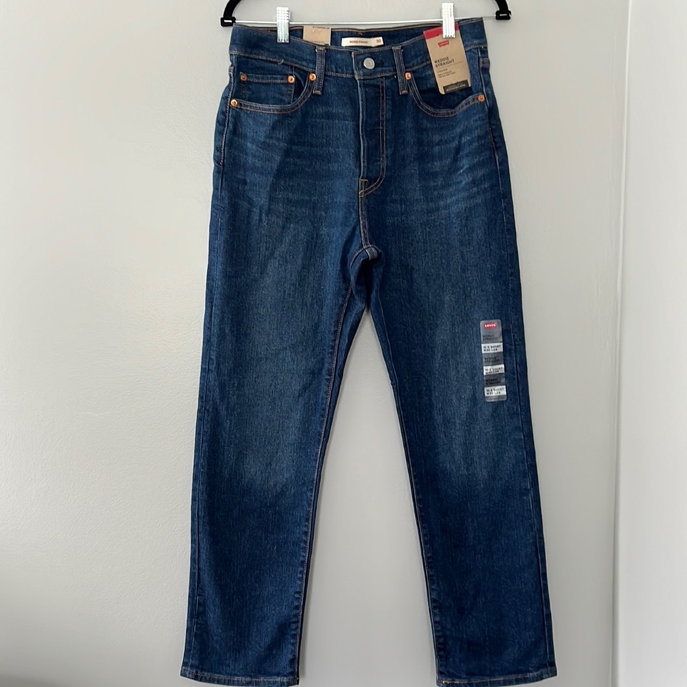 Levi’s, High Rise Wedgie Straight, Women’s 10 Short, W30 L 28, Dark wash